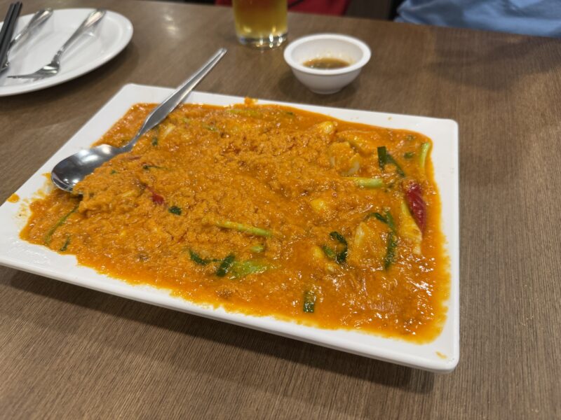 タイ名物、蟹と卵のカレー炒め「プーパッポンカリー」発祥の店