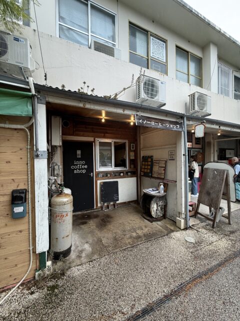 名護市の市営市場裏手にある自家焙煎のコーヒーショップ