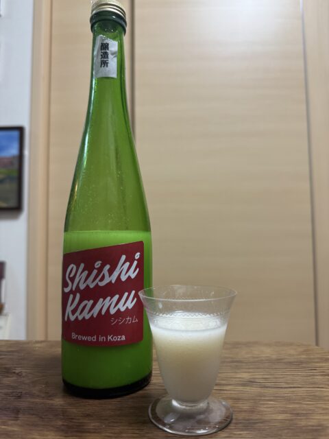 肉料理のために生まれた、沖縄の新しい米の酒