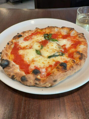 沖縄No.1のピッツェリアで食べる、最高のマルゲリータとマリナーラ